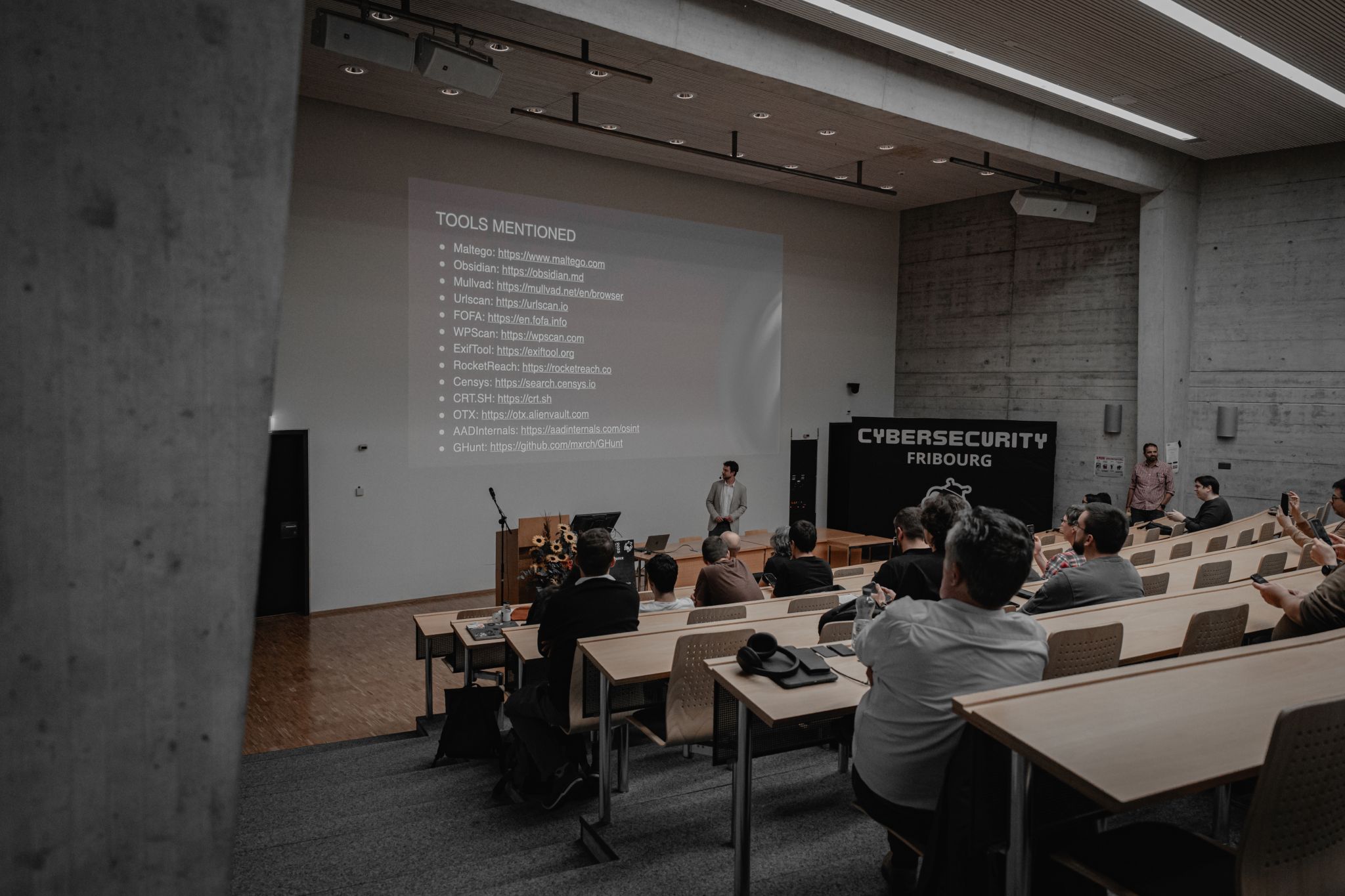 Diego Villagrasa presenting